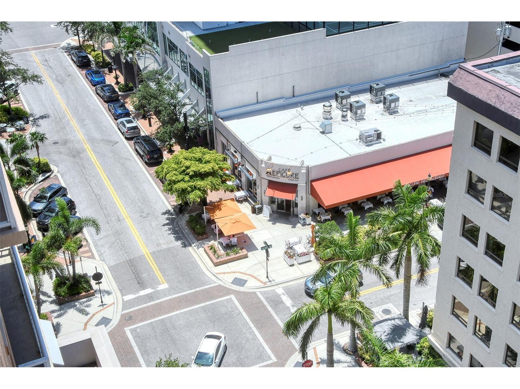 1350 Main Street #1202 Sarasota FL 34236 A4690744 image4