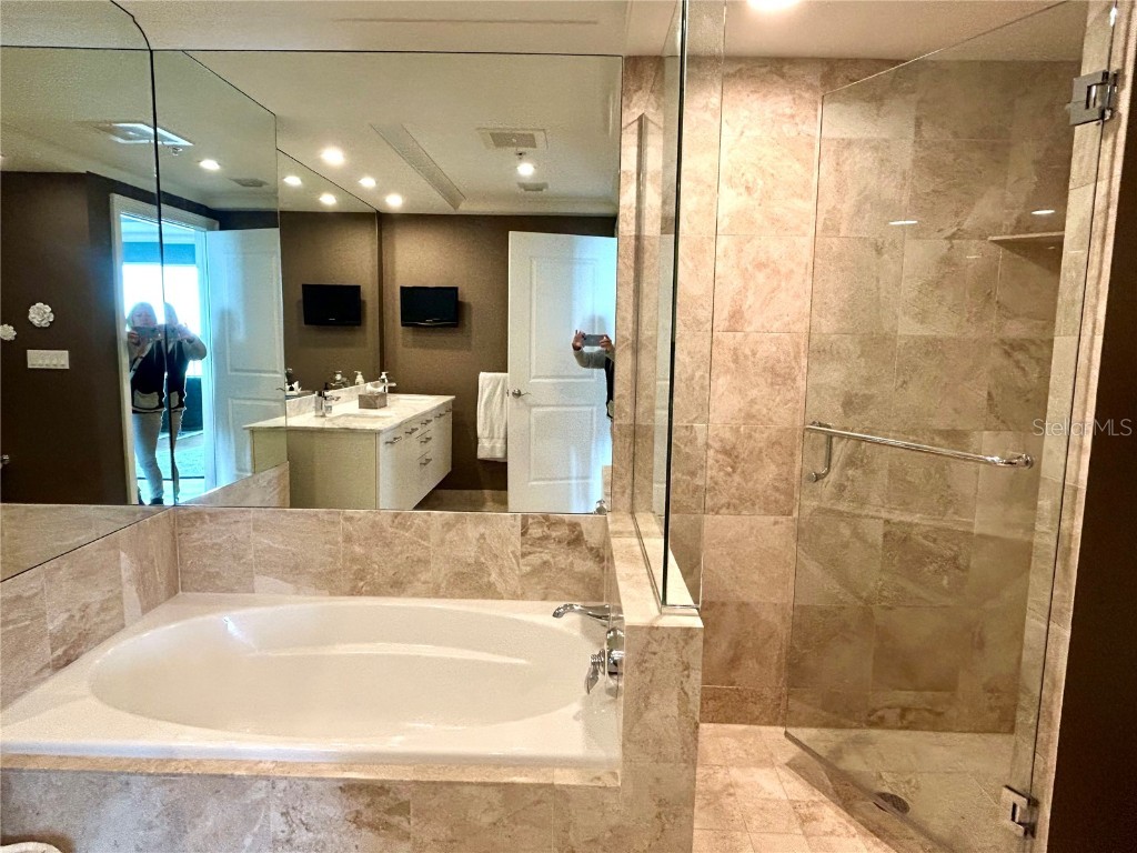 1350 Main Street #1210 Sarasota FL 34236 A4642929 image33