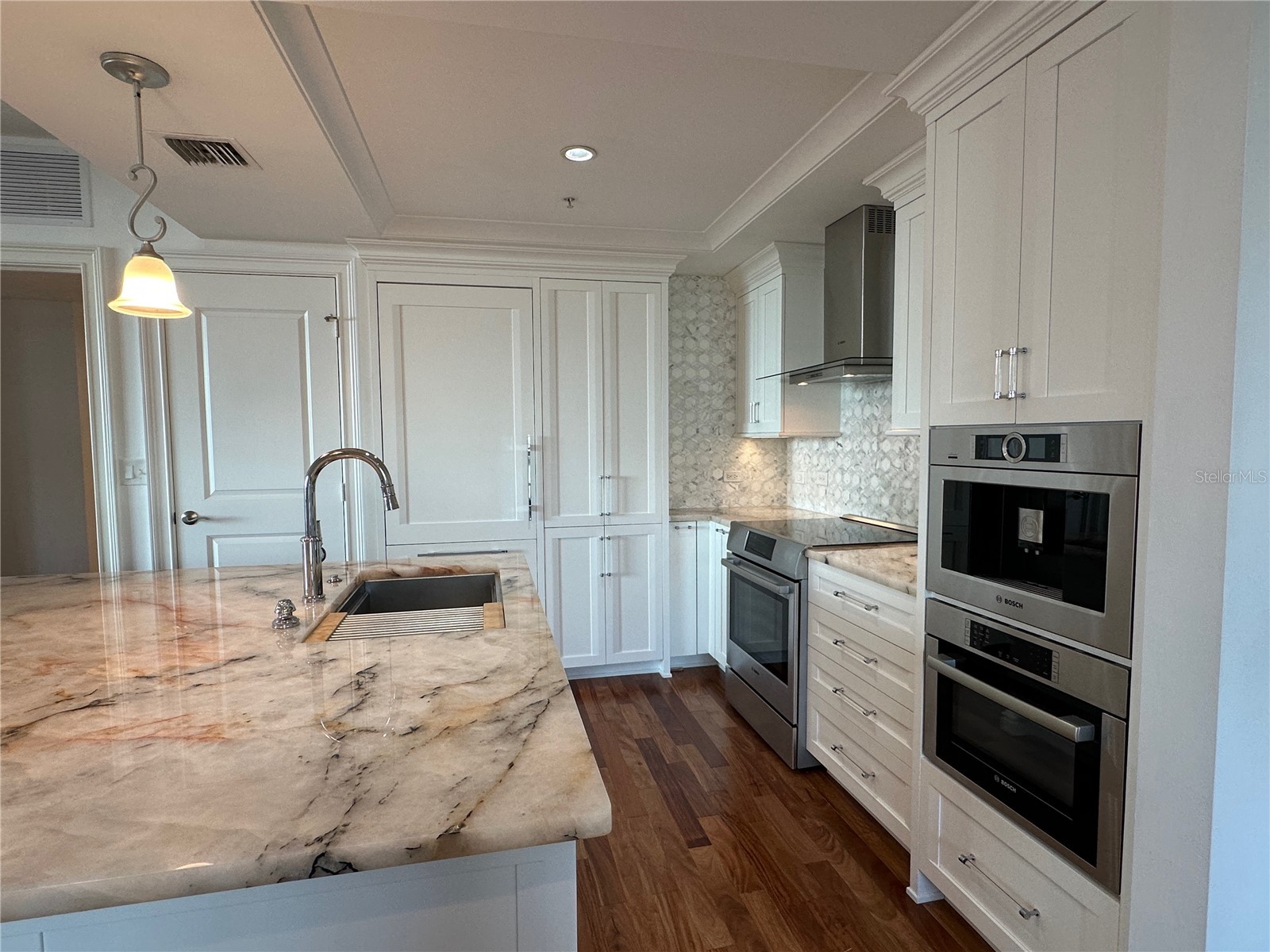 1350 Main Street #1401 Sarasota FL 34236 A4685954 image10
