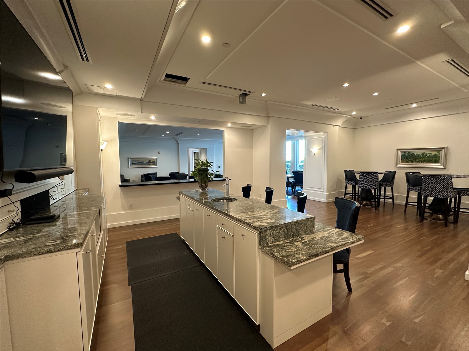 1350 Main Street #1401 Sarasota FL 34236 A4685954 image59