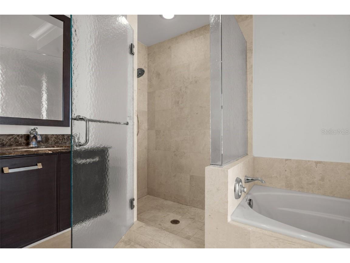 1350 Main Street #1703 Sarasota FL 34236 A4653120 image11