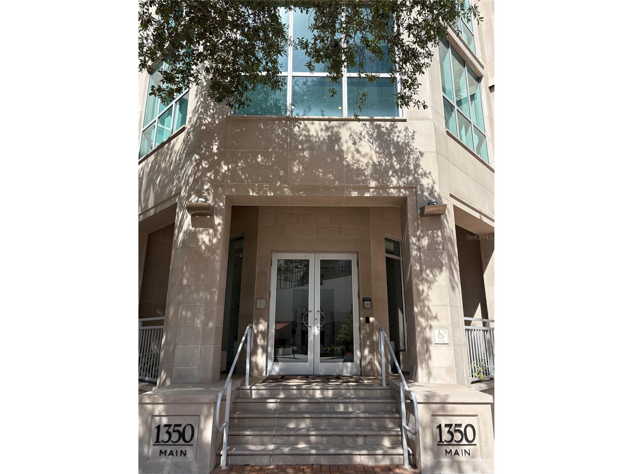 1350 Main Street #302 Sarasota FL 34236 A4696273 image1