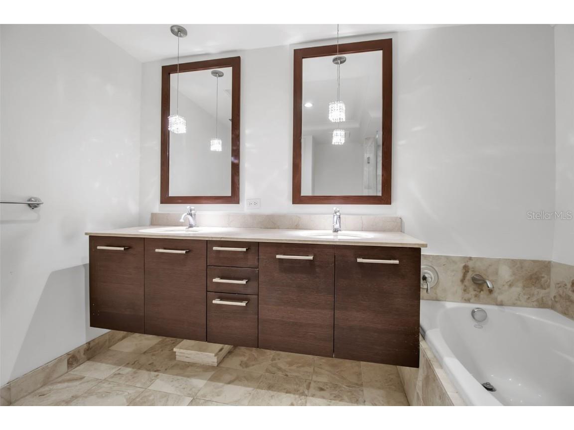 1350 Main Street #707 Sarasota FL 34236 A4674555 image35