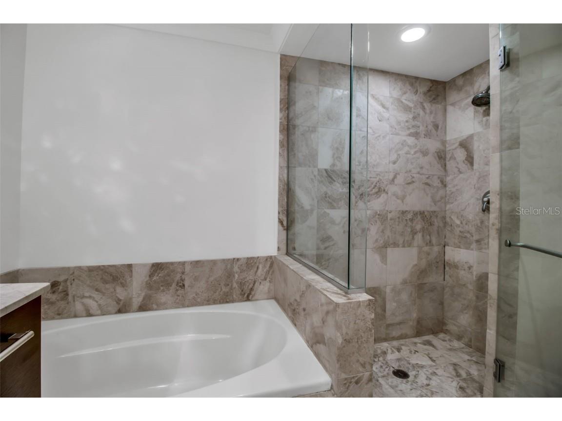 1350 Main Street #707 Sarasota FL 34236 A4674555 image36