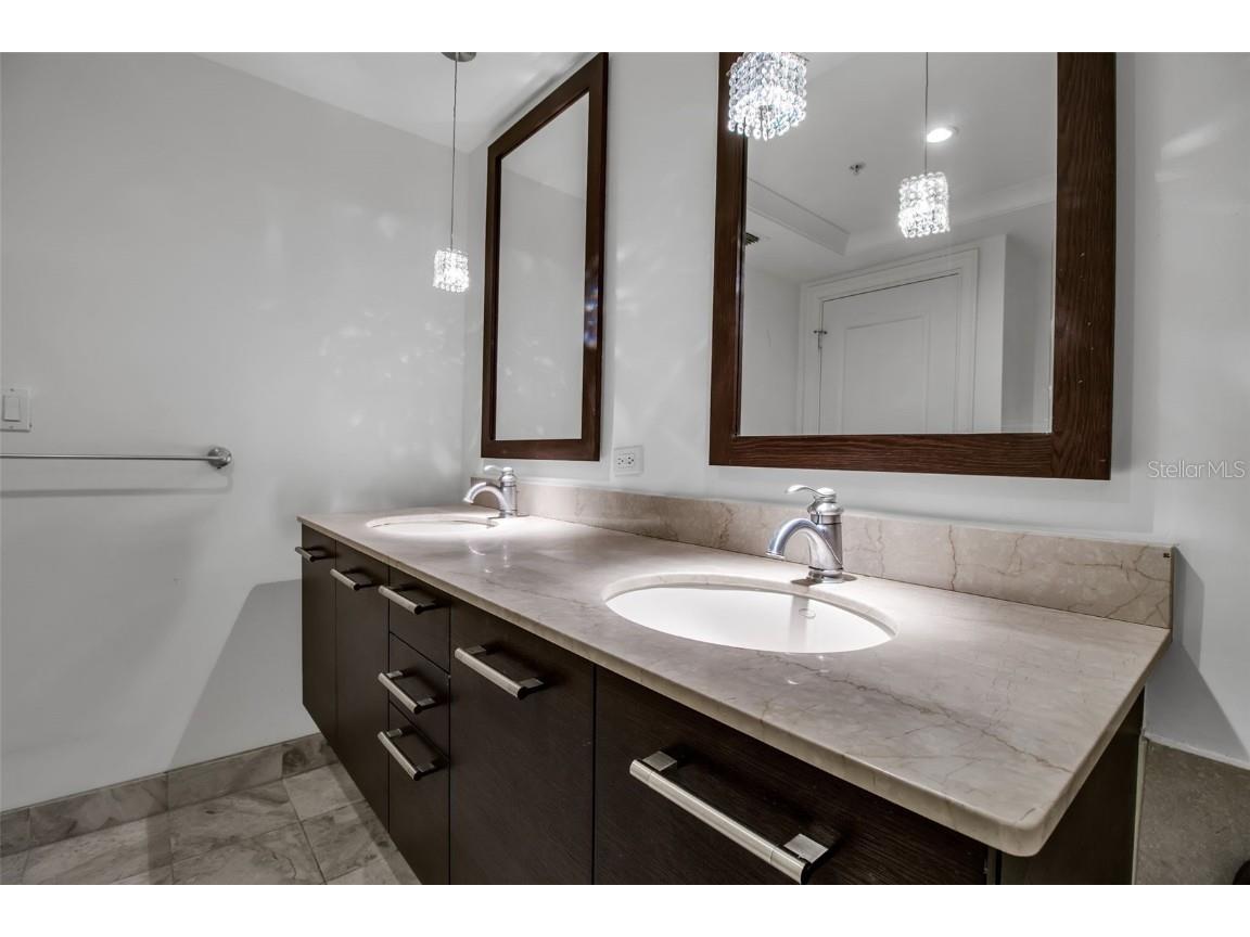 1350 Main Street #707 Sarasota FL 34236 A4674555 image37