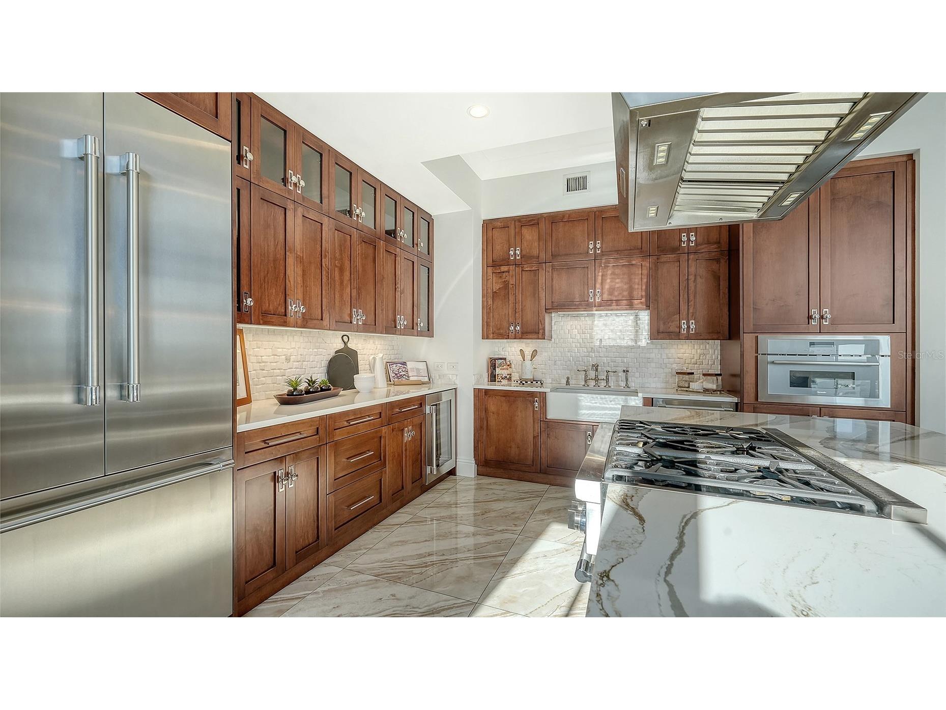 1350 Main Street #PH-1701 Sarasota FL 34236 A4681396 image10