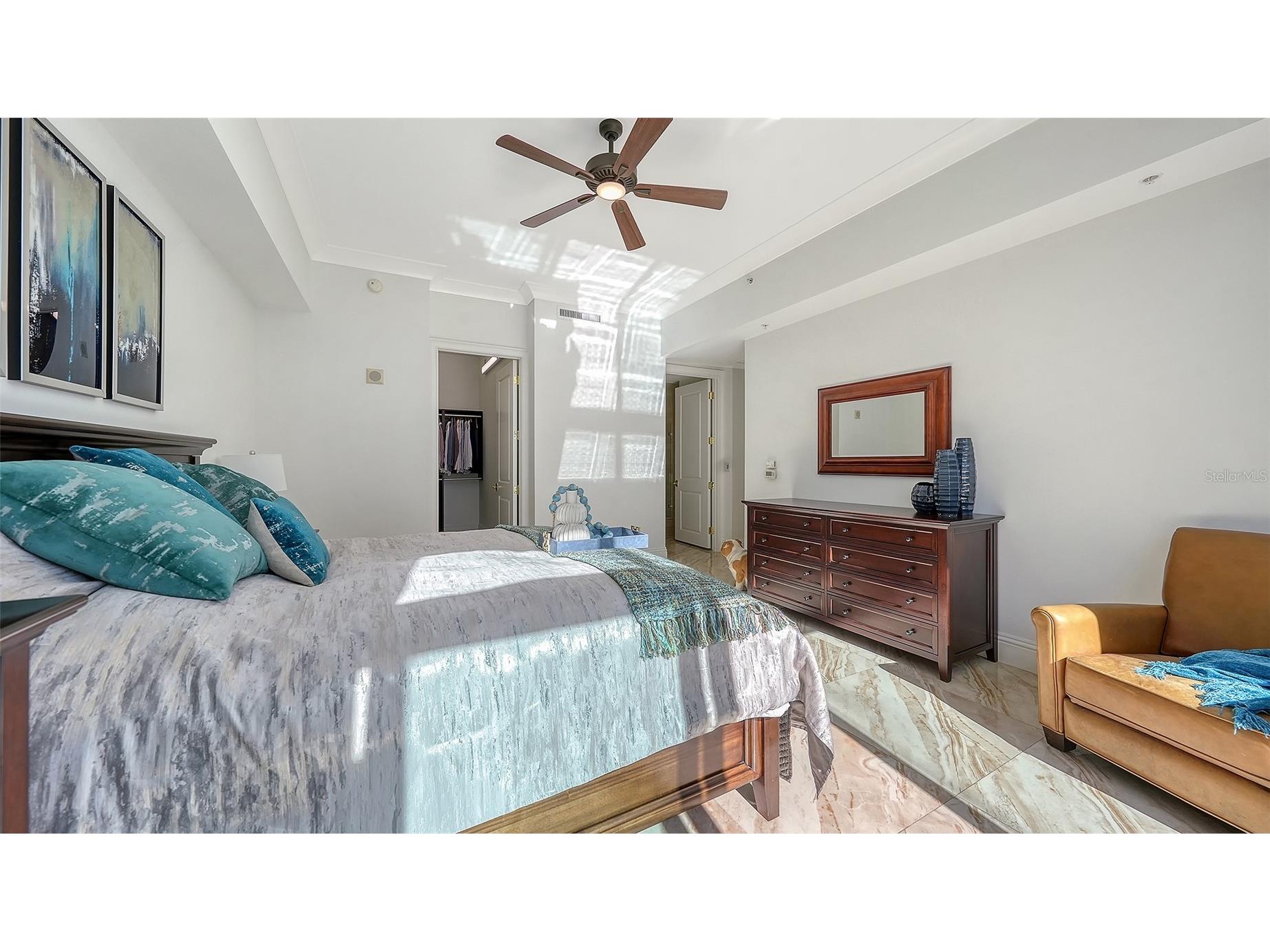 1350 Main Street #PH-1701 Sarasota FL 34236 A4681396 image15