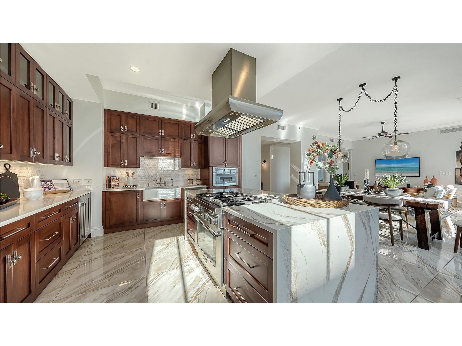 1350 Main Street #PH-1701 Sarasota FL 34236 A4681396 image9