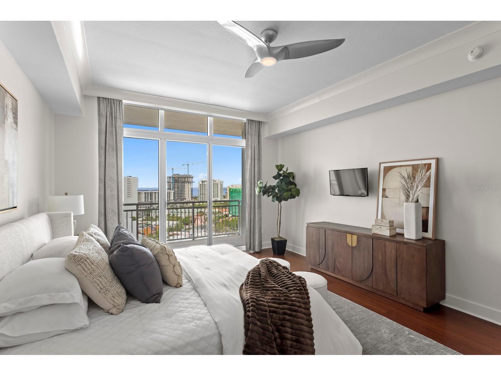 1350 Main Street #PH1600 Sarasota FL 34236 A4666660 image21