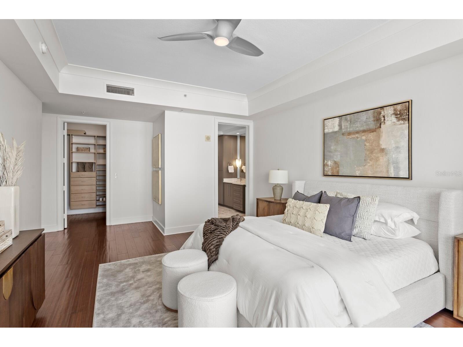 1350 Main Street #PH1600 Sarasota FL 34236 A4666660 image25