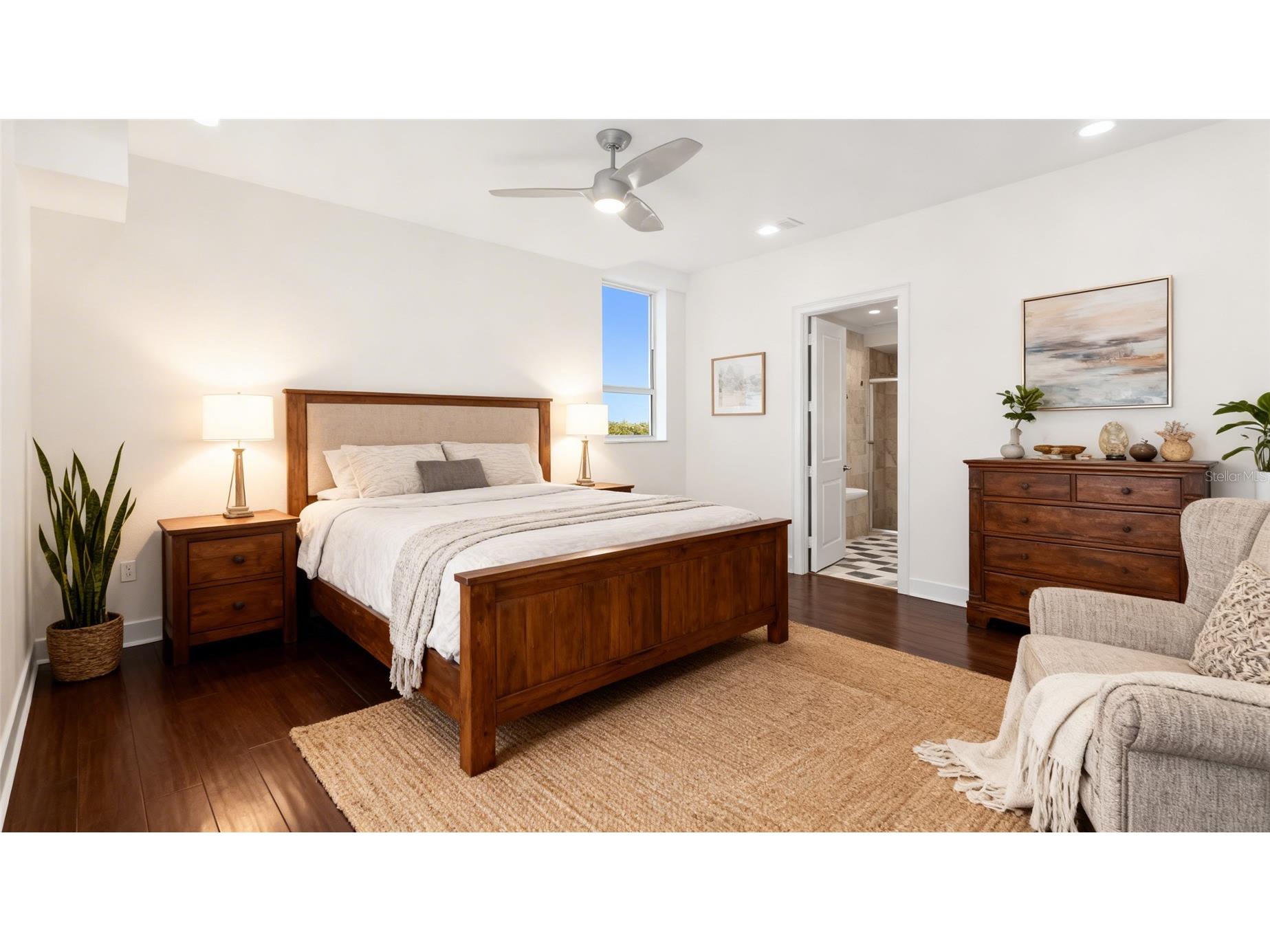 1350 Main Street #PH1600 Sarasota FL 34236 A4666660 image30