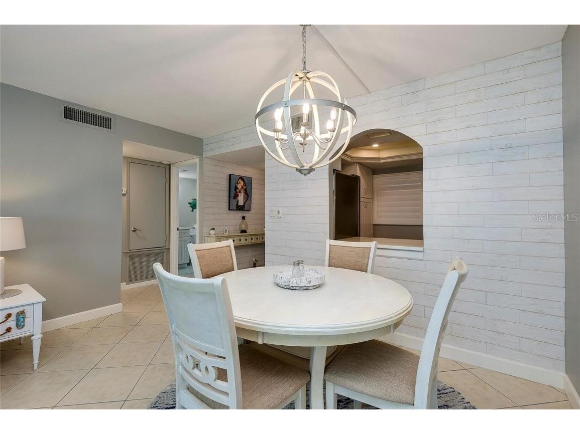 1350 N Portofino Drive #207 Sarasota FL 34242 A4612491 image9