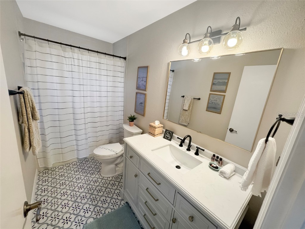 1350 Siesta Bayside Drive #1350-B Sarasota FL 34242 A4594300 image18