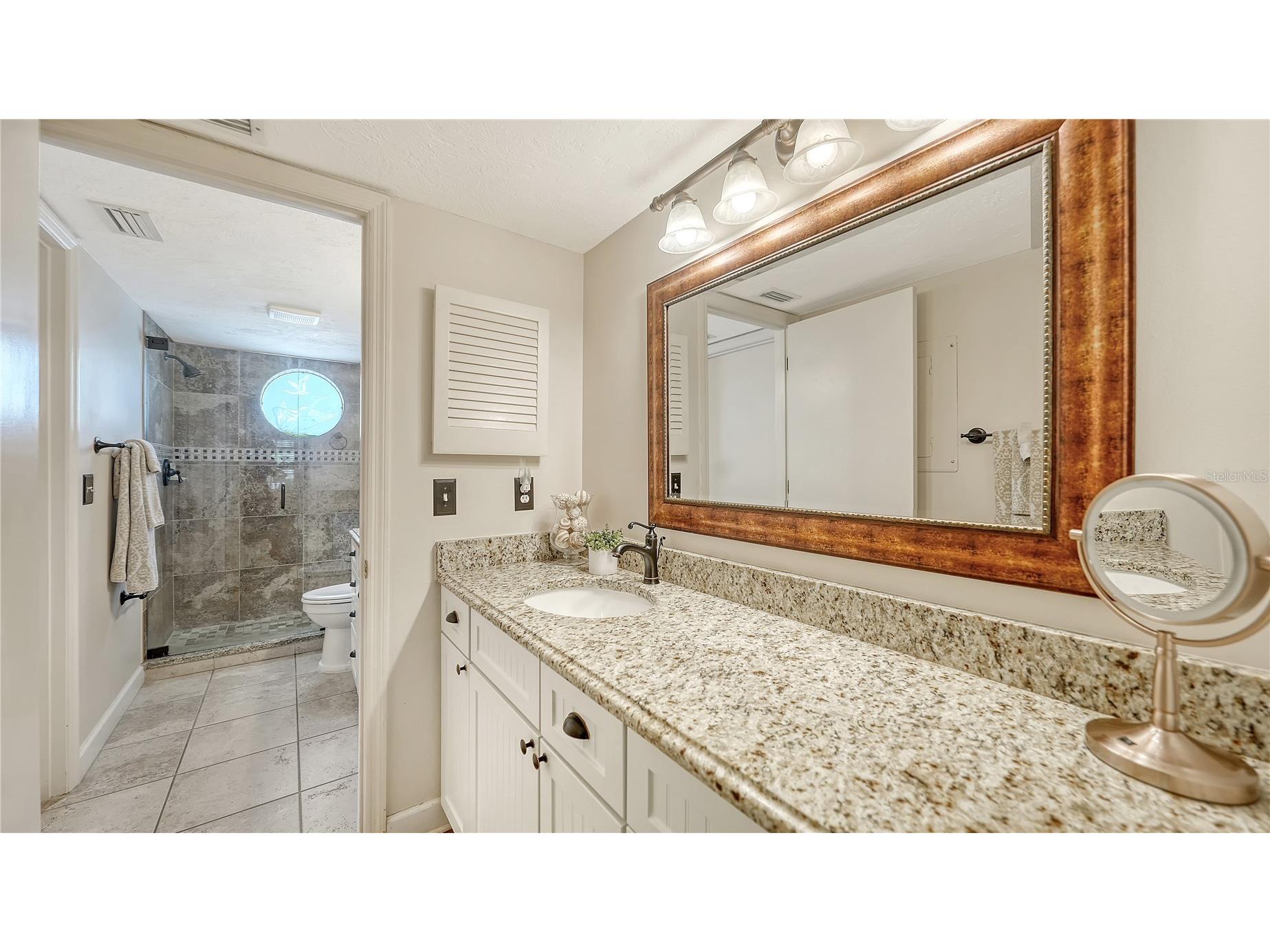 1350 Siesta Bayside Drive #1350B Sarasota FL 34242 A4683073 image23