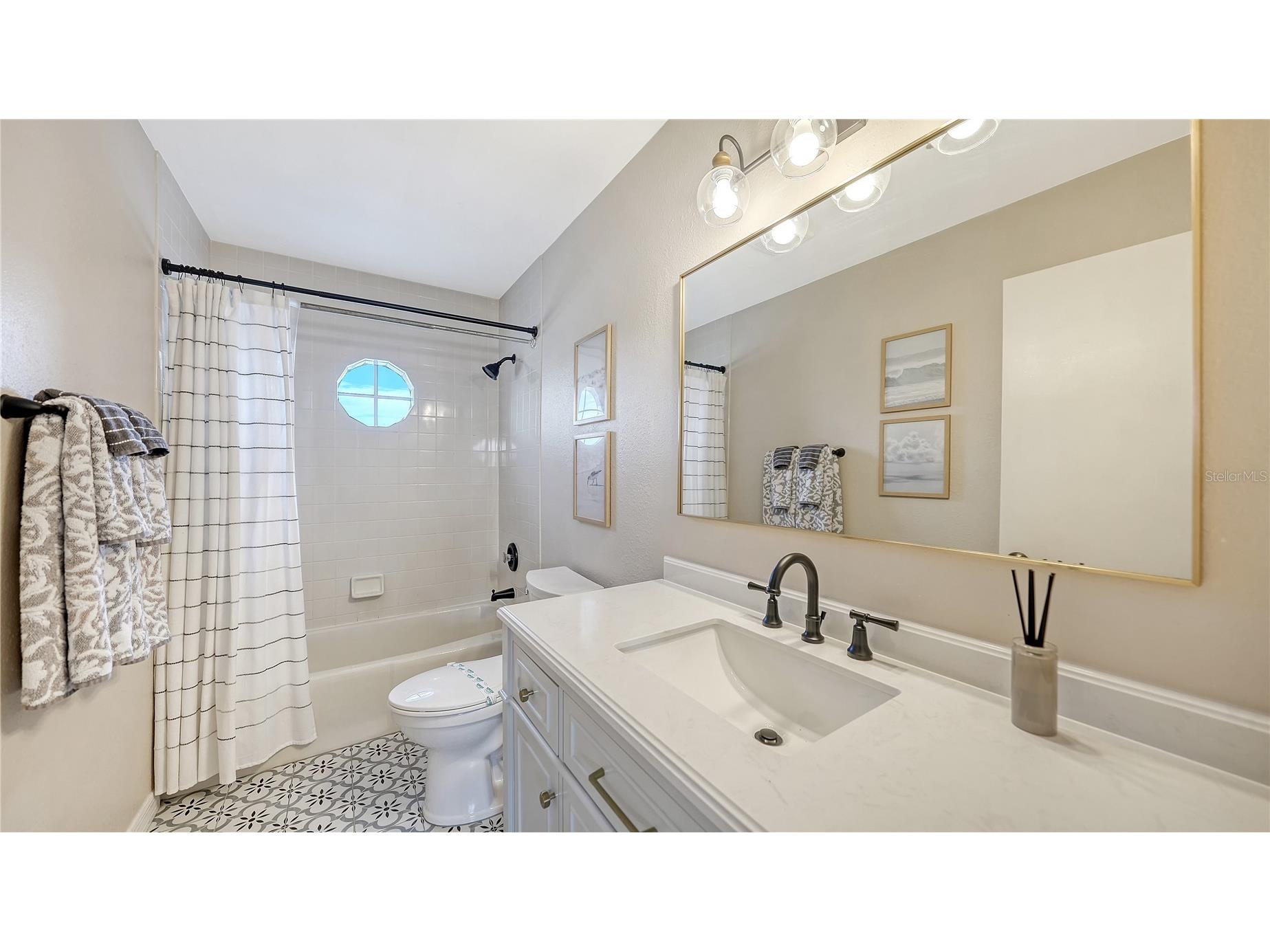 1350 Siesta Bayside Drive #1350B Sarasota FL 34242 A4683073 image31