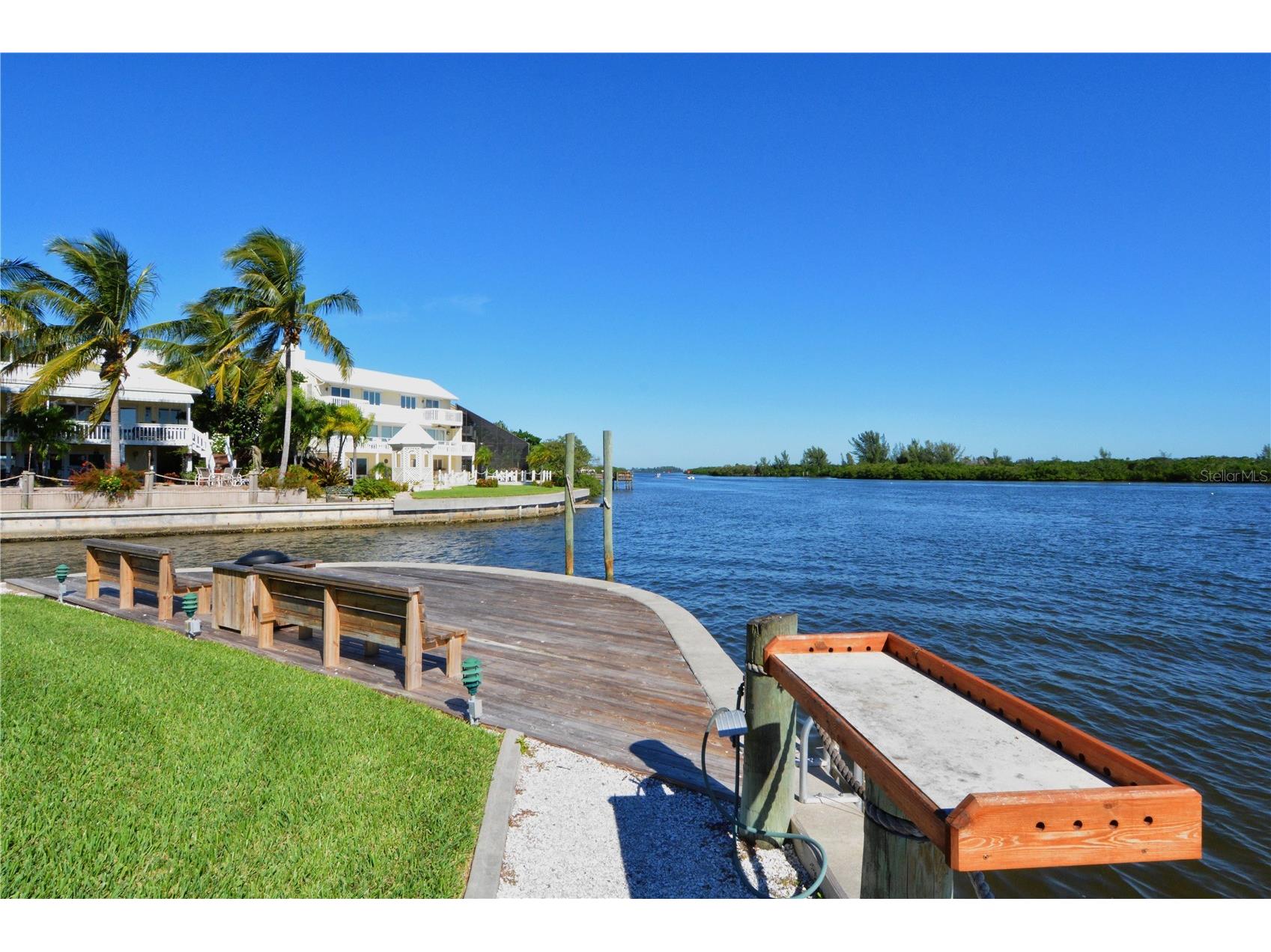 1350 Siesta Bayside Drive #1350B Sarasota FL 34242 A4683073 image40