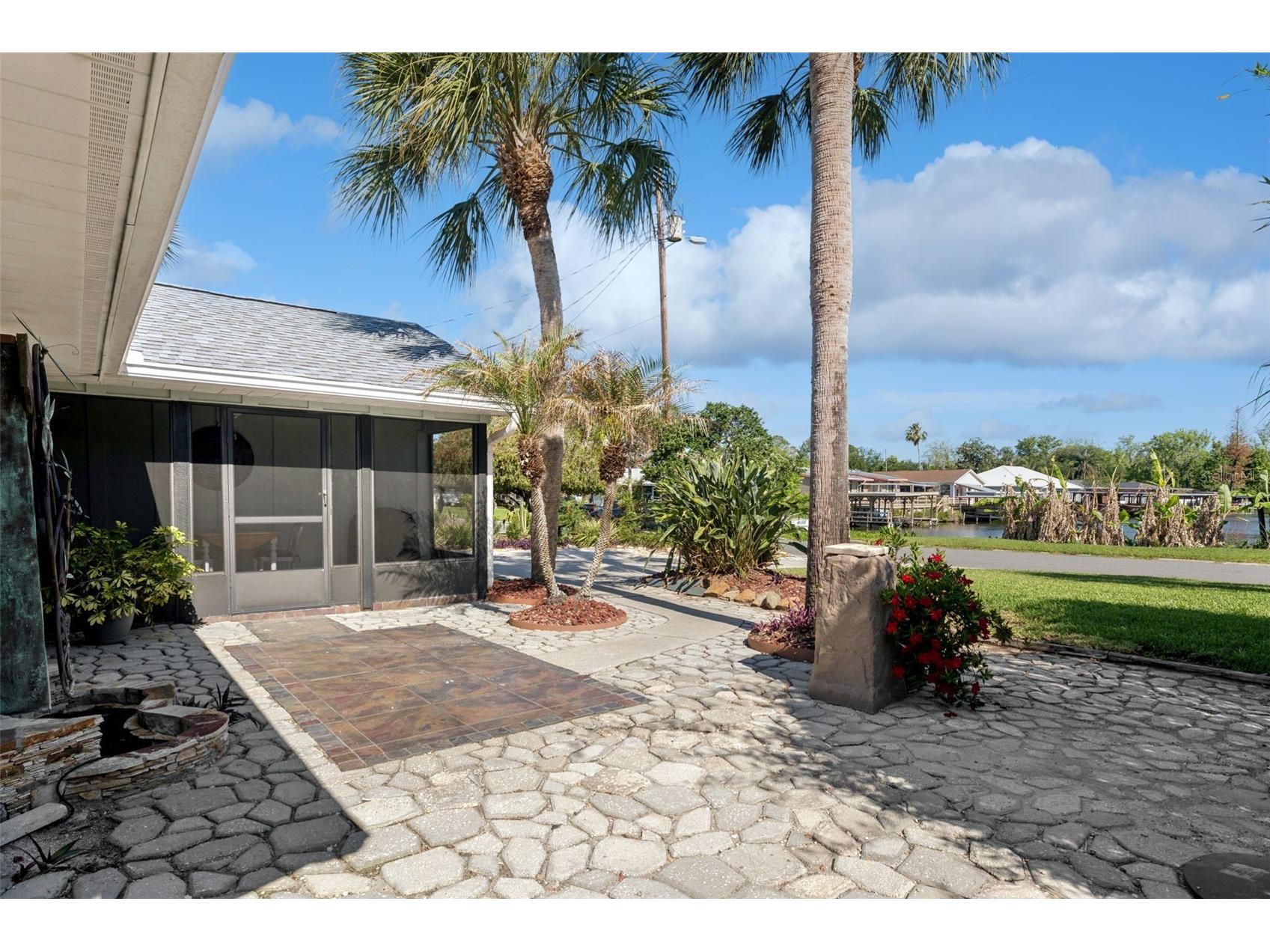 13502 Country Club Drive Tavares FL 32778 - LITTLE LAKE HARRIS G5111423 image4