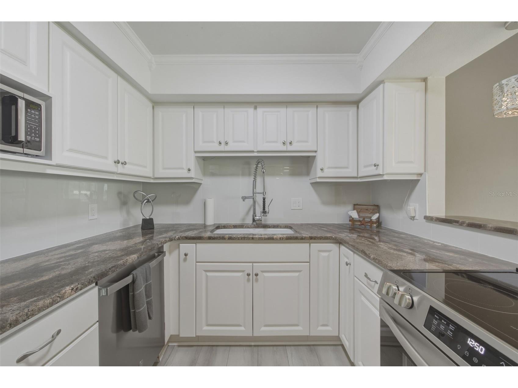 1351 Gulf Boulevard #202 Clearwater Beach FL 33767 TB8497477 image16