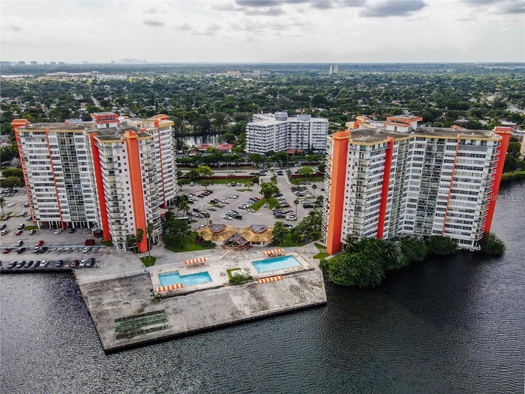 1351 NE Miami Gardens Drive #723E Miami FL 33179 O6077260 image1