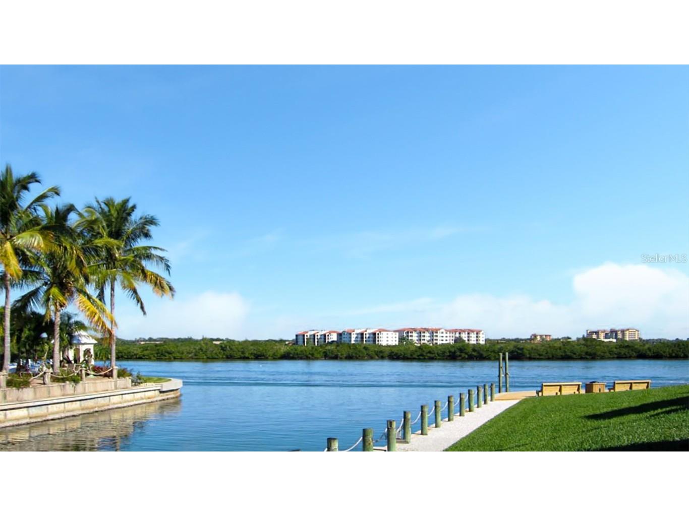 1351 Siesta Bayside Drive #1351-D Sarasota FL 34242 A4589578 image2