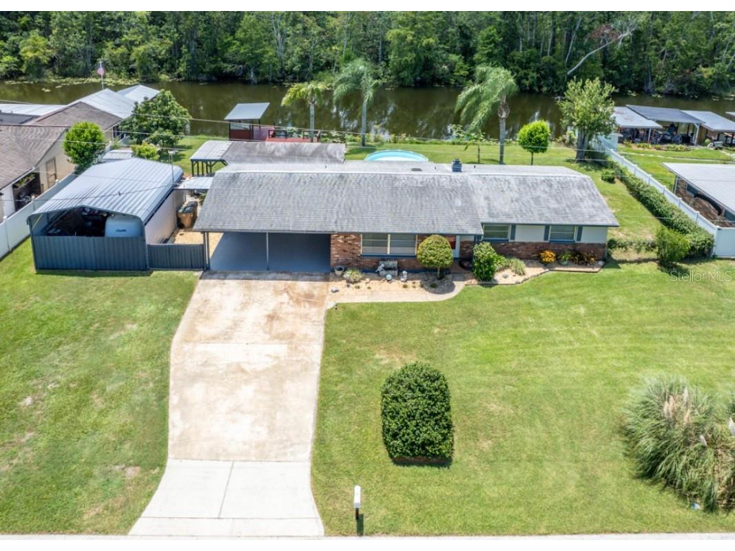 13524 Country Club Drive Tavares FL 32778 - LITTLE LAKE HARRIS G5071332 image1