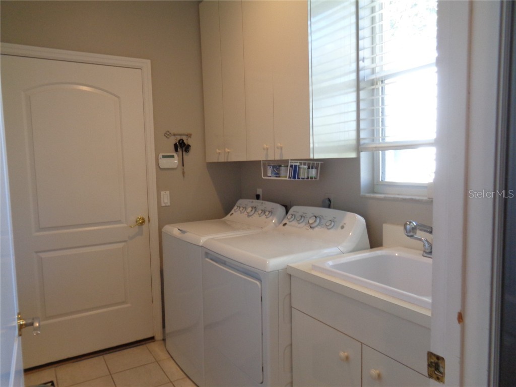 1354 Tearose Place Sarasota FL 34239 A4648767 image17