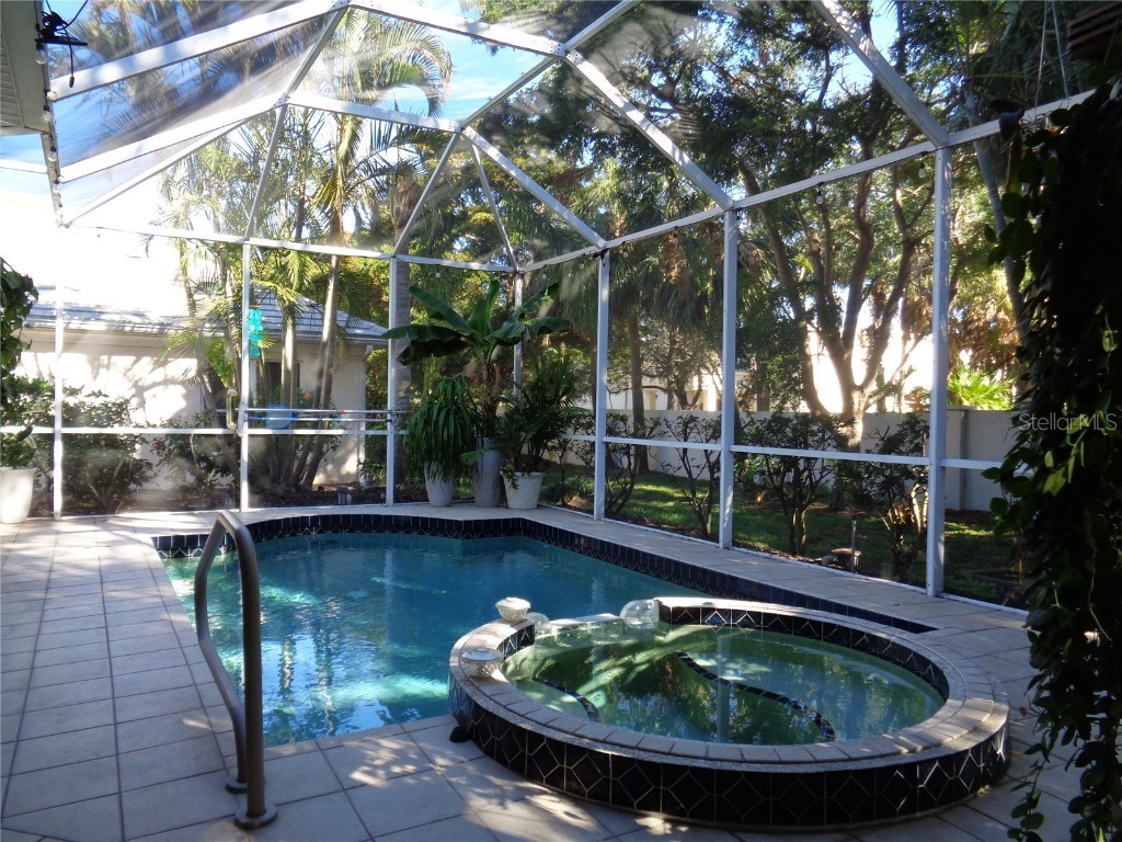 1354 Tearose Place Sarasota FL 34239 A4648767 image24