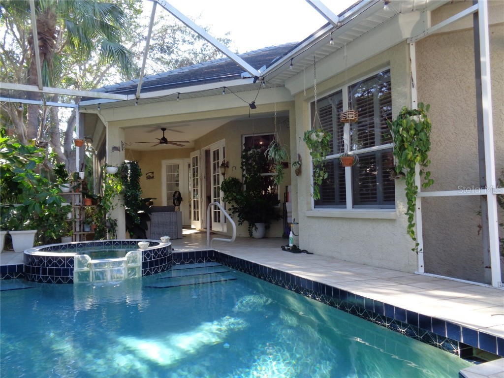 1354 Tearose Place Sarasota FL 34239 A4648767 image27