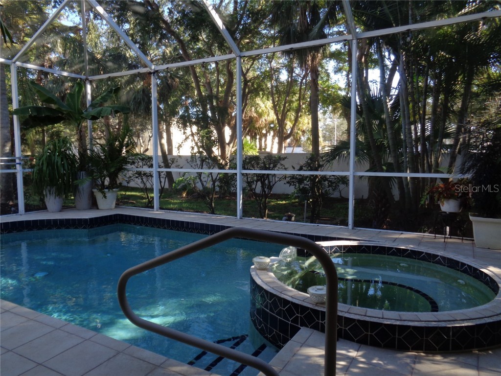 1354 Tearose Place Sarasota FL 34239 A4648767 image29