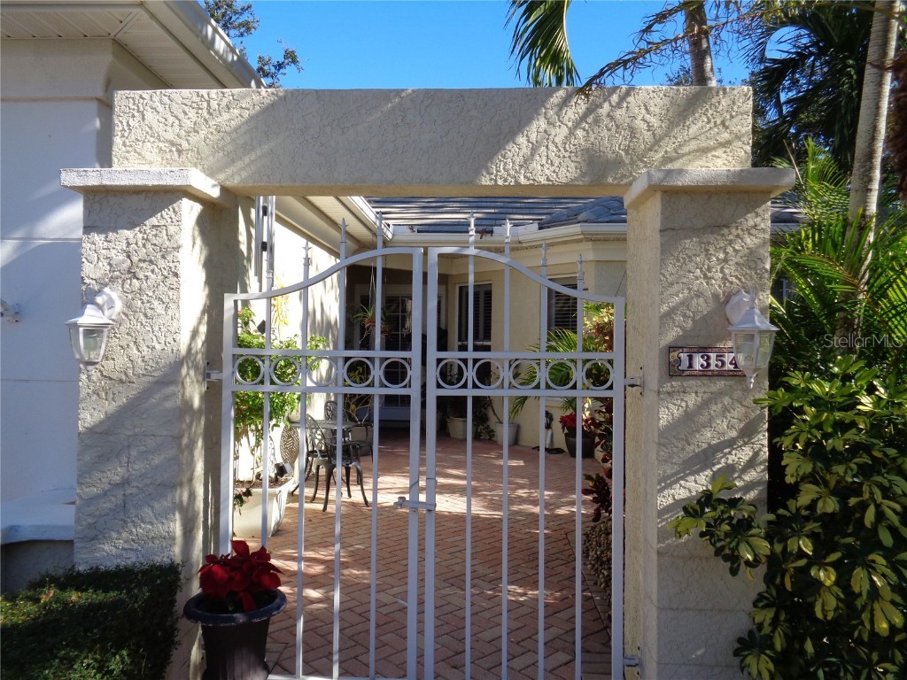 1354 Tearose Place Sarasota FL 34239 A4648767 image3