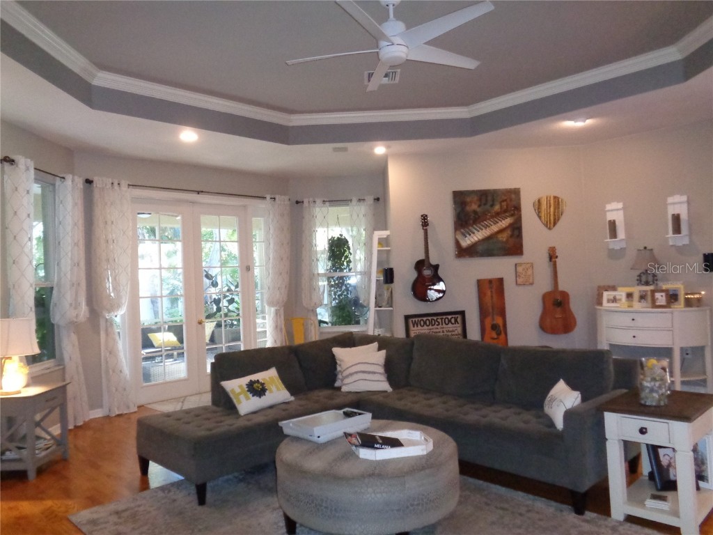 1354 Tearose Place Sarasota FL 34239 A4648767 image8