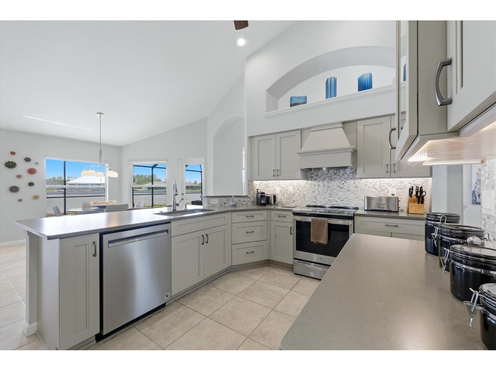 13561 Blake Drive Port Charlotte FL 33981 - SANTA CRUZ WATERWAY D6146895 image14