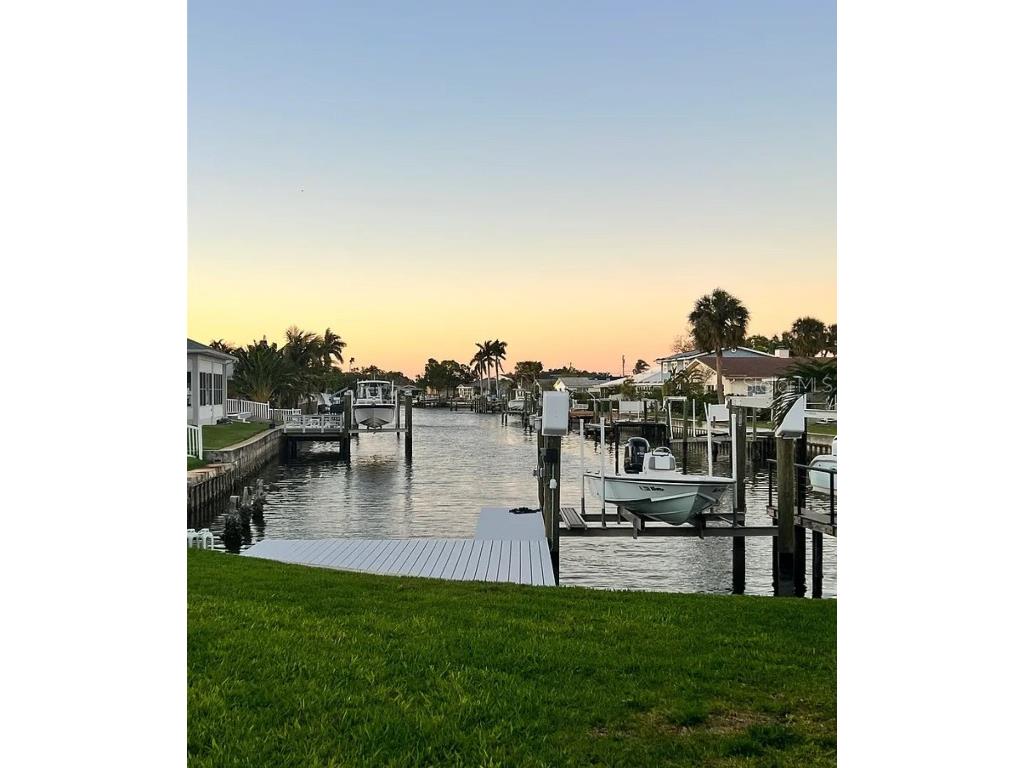 1359 40th Avenue NE Saint Petersburg FL 33703 TB8453333 image19