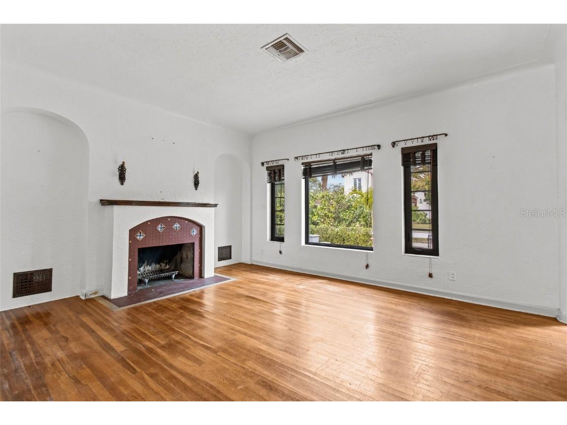 136 26th Avenue NE Saint Petersburg FL 33704 TB8343931 image16