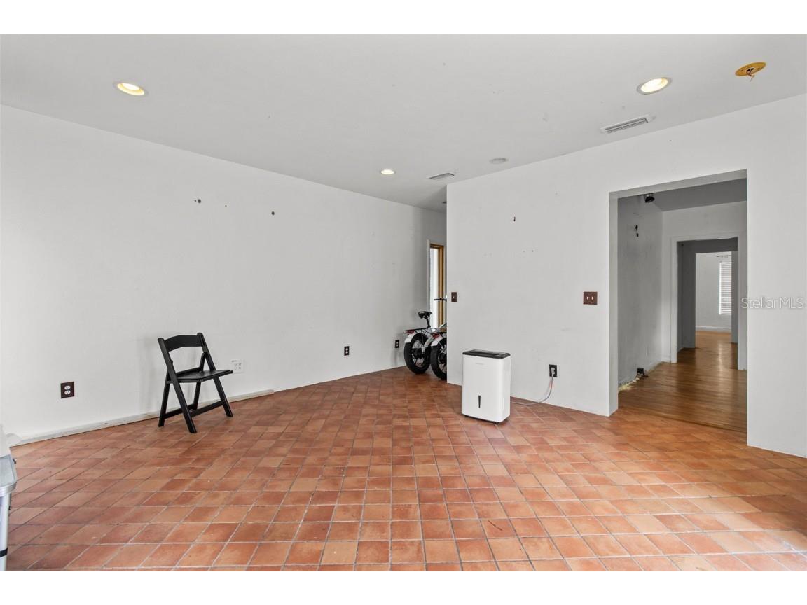 136 26th Avenue NE Saint Petersburg FL 33704 TB8343931 image24