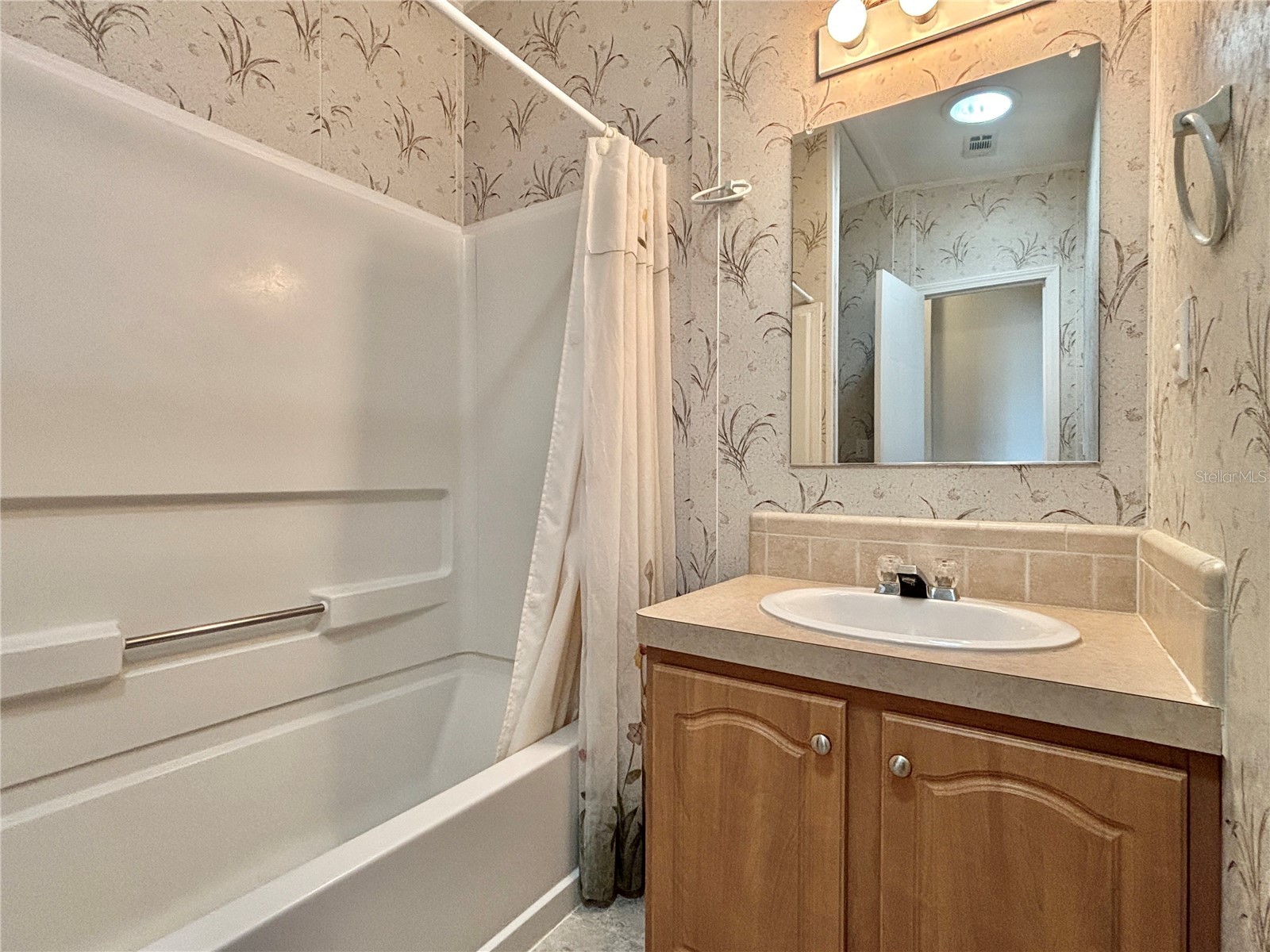 136 Americana Court NE #230 Saint Petersburg FL 33702 - TAMPA BAY TB8484211 image28