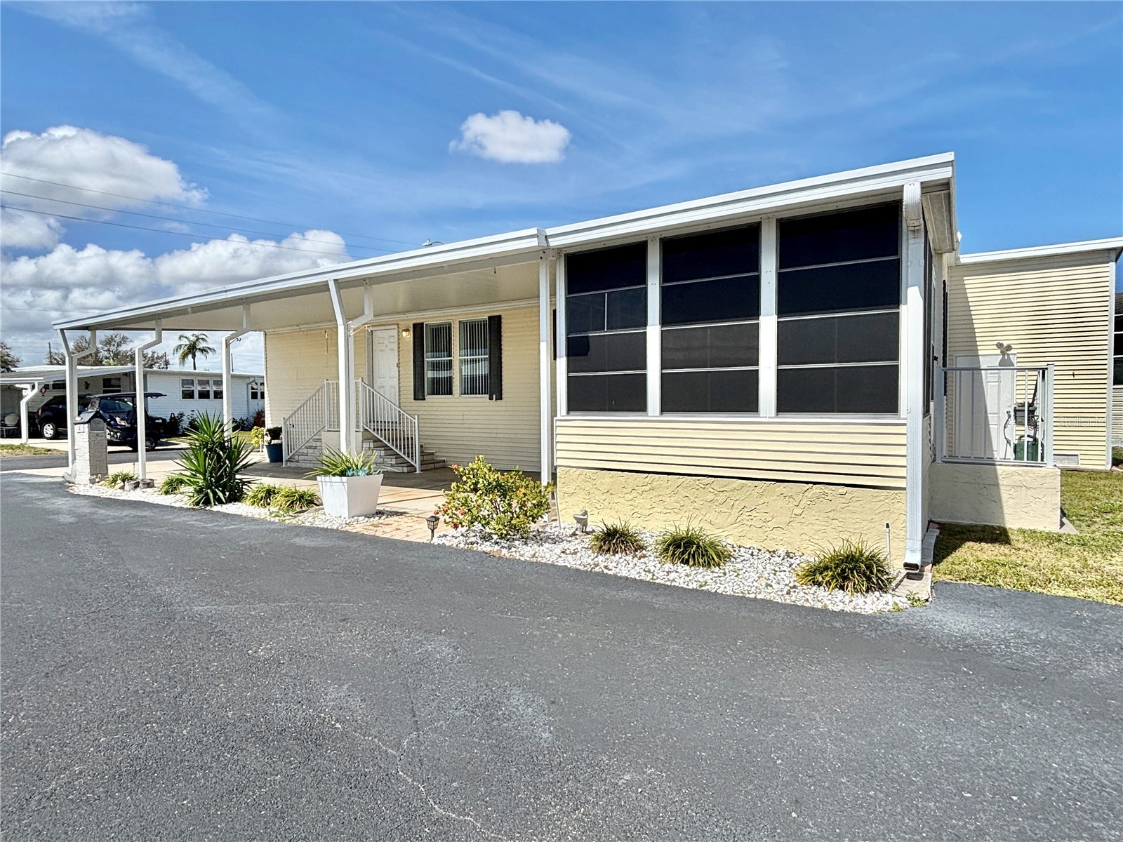 136 Americana Court NE #230 Saint Petersburg FL 33702 - TAMPA BAY TB8484211 image4