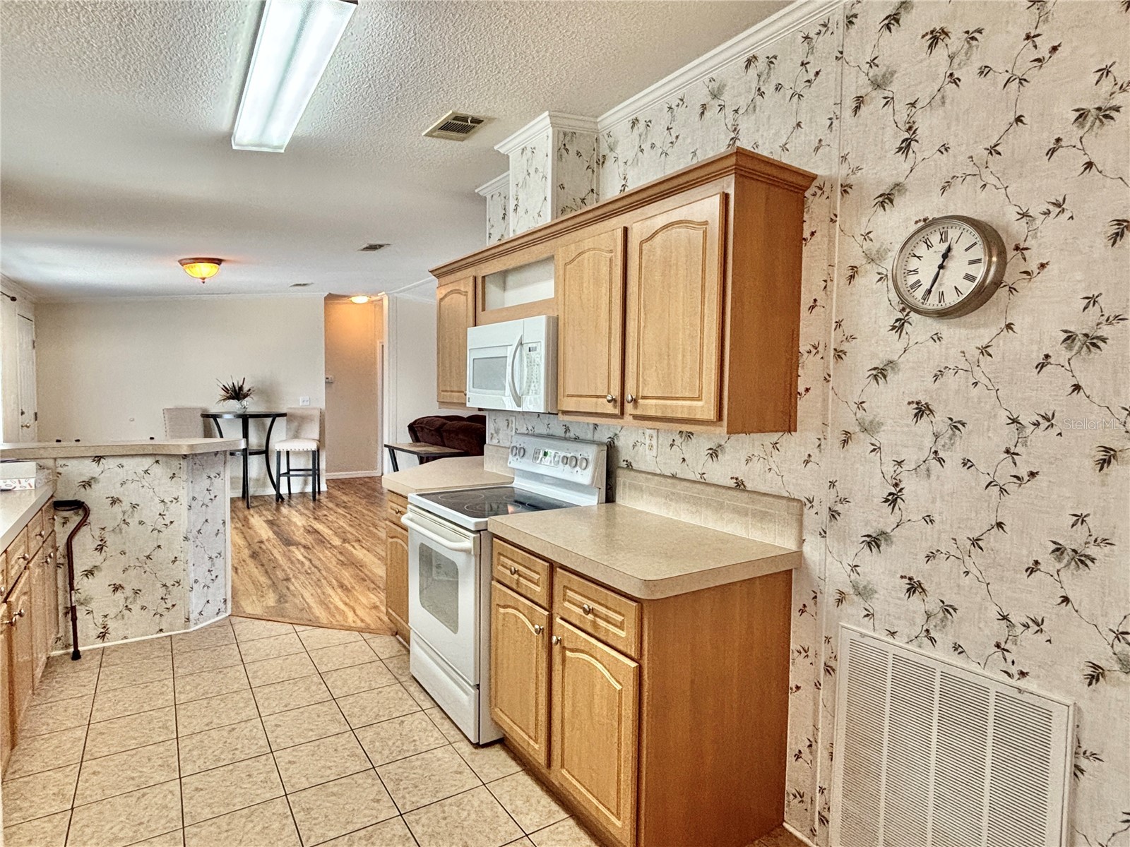 136 Americana Court NE #230 Saint Petersburg FL 33702 - TAMPA BAY TB8484211 image8