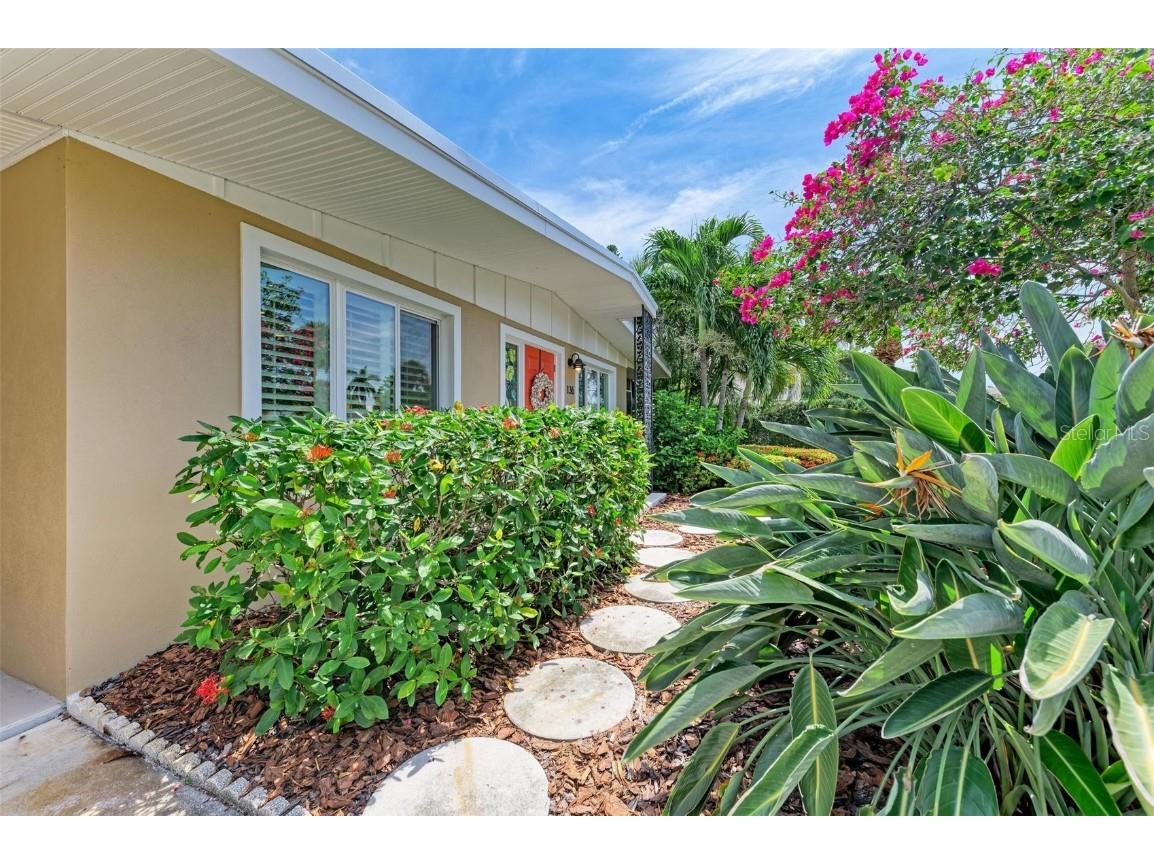 136 Crescent Dr Anna Maria FL 34216 - LAKE LA VISTA A4671637 image5