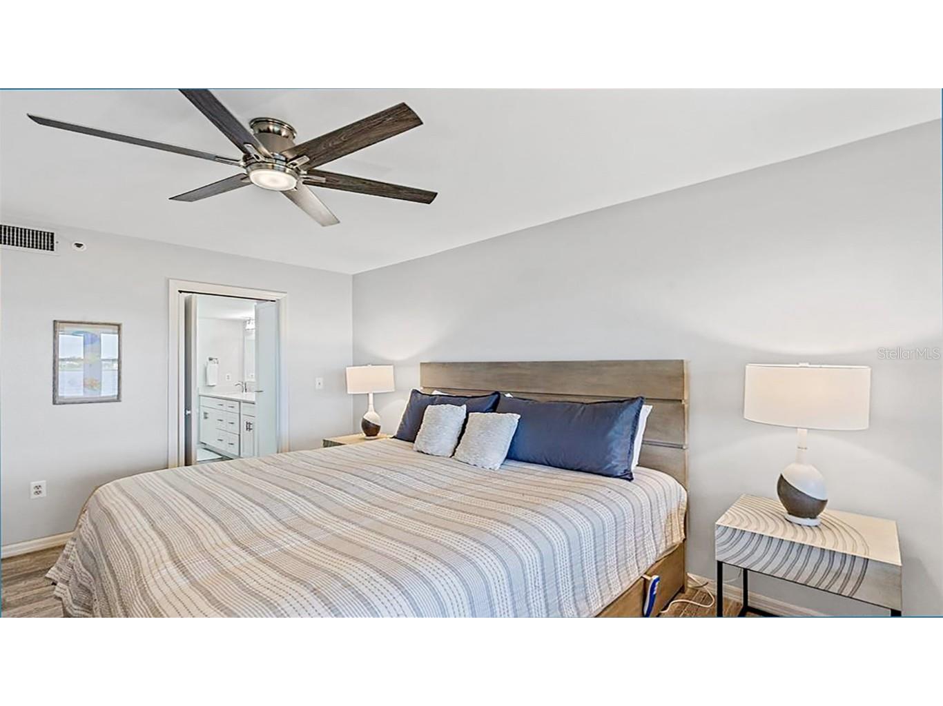 1360 Siesta Bayside Drive #1360-D Sarasota FL 34242 A4588739 image14