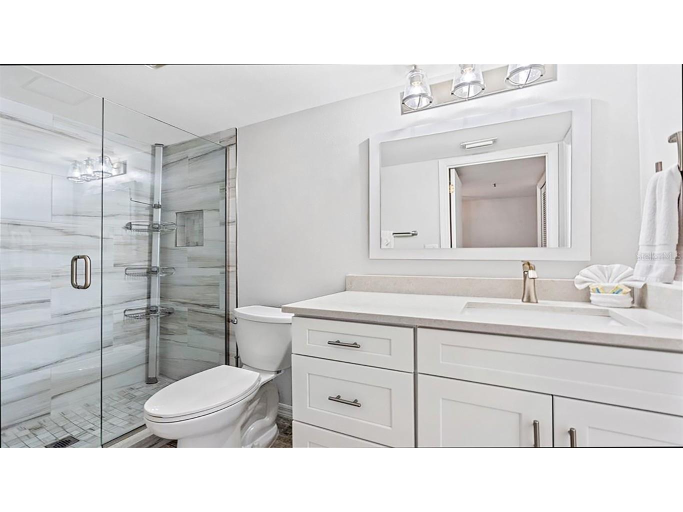 1360 Siesta Bayside Drive #1360-D Sarasota FL 34242 A4588739 image16