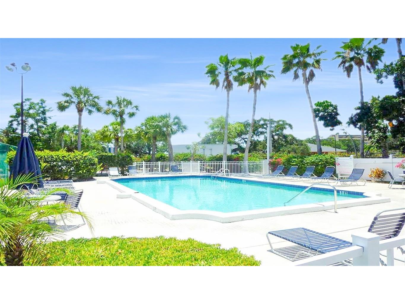 1360 Siesta Bayside Drive #1360-D Sarasota FL 34242 A4588739 image25