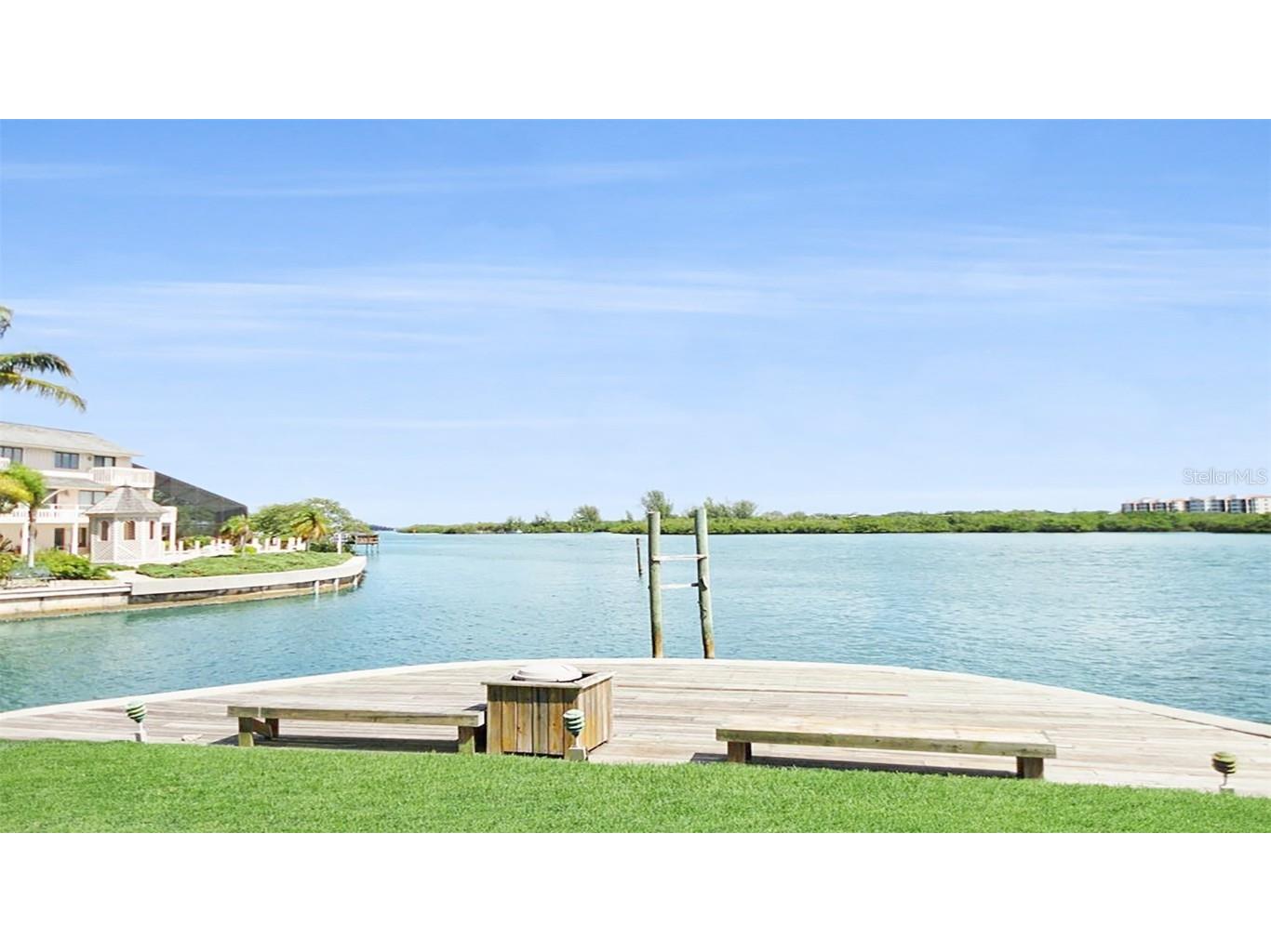 1360 Siesta Bayside Drive #1360-D Sarasota FL 34242 A4588739 image27