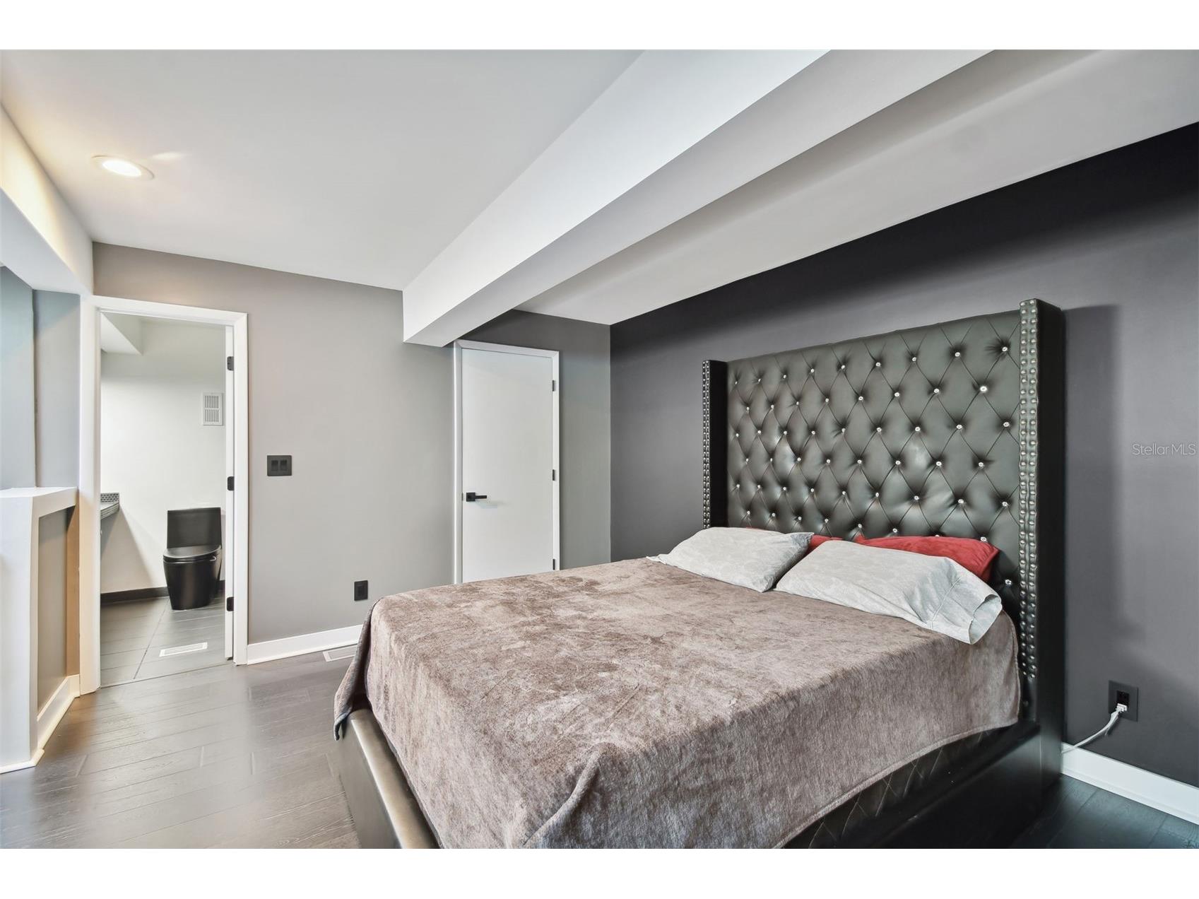 13612 S Village Drive #5311 Tampa FL 33618 TB8429497 image32