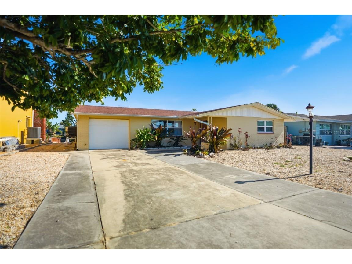 13630 Garris Drive Hudson FL 34667 W7881827 image1
