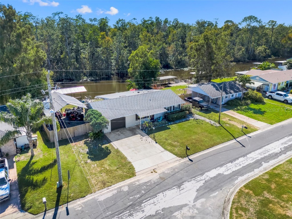 13638 Country Club Drive Tavares FL 32778 - LITTLE LAKE HARRIS O6359032 image1