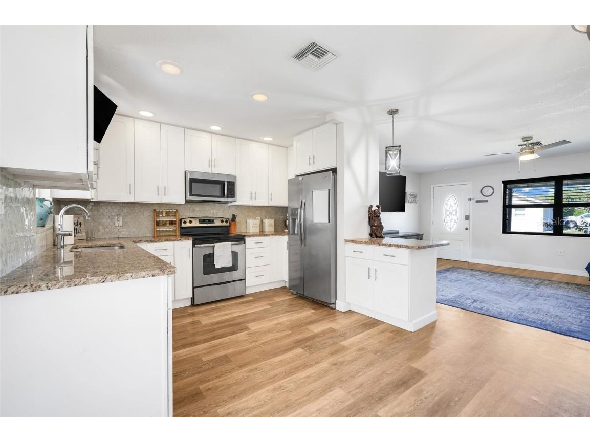 13638 Country Club Drive Tavares FL 32778 - LITTLE LAKE HARRIS O6359032 image13