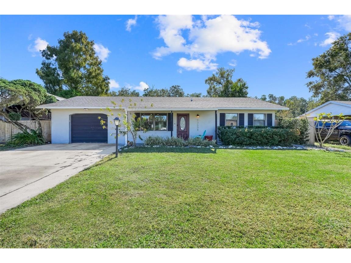 13638 Country Club Drive Tavares FL 32778 - LITTLE LAKE HARRIS O6359032 image4