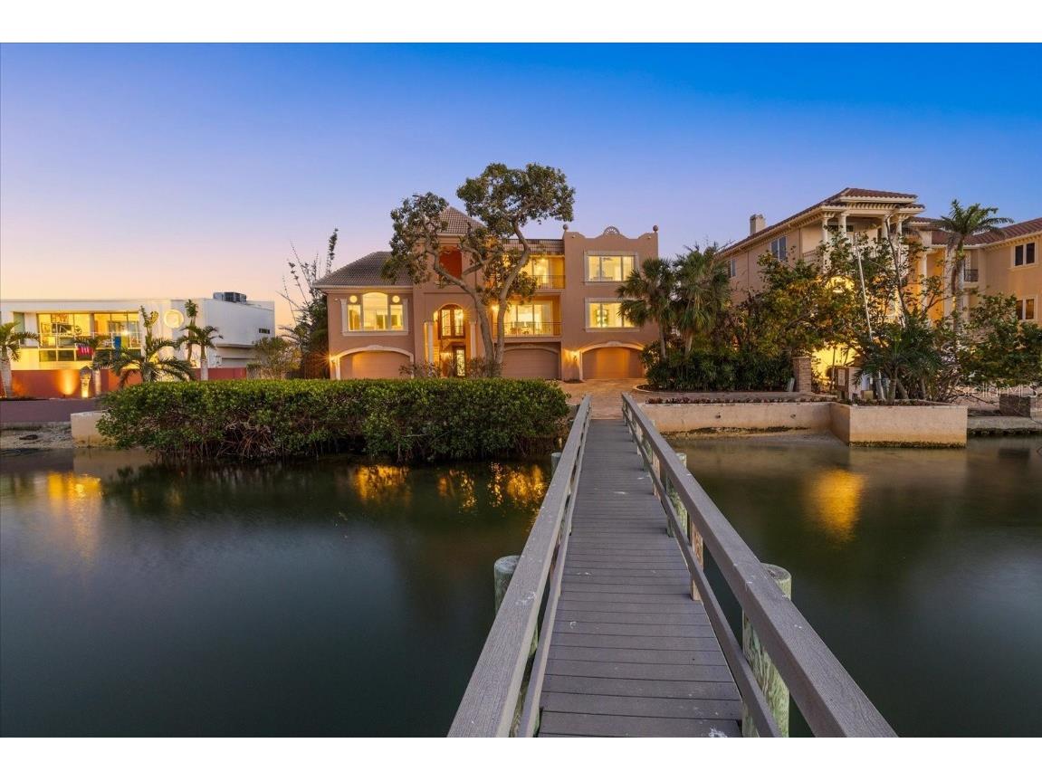 1364 Point Crisp Road Sarasota FL 34242 - LITTLE SARASOTA BAY A4643388 image2