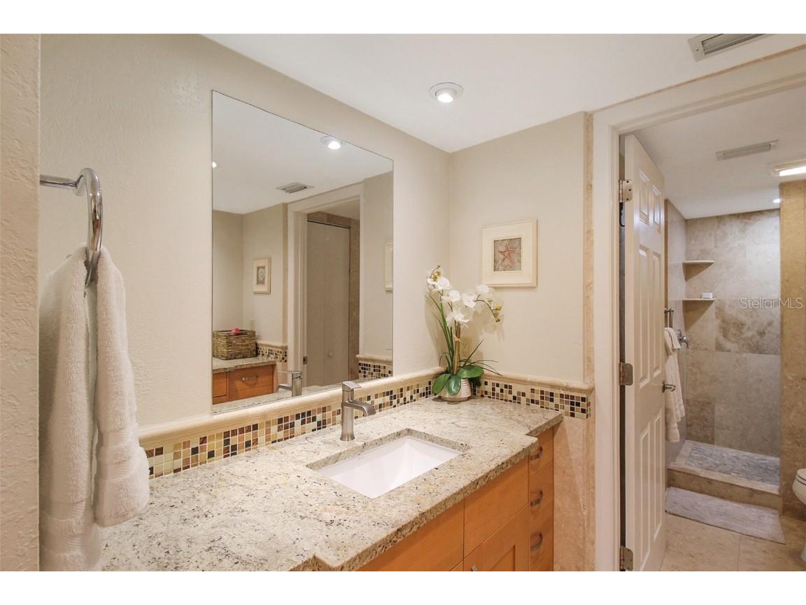1364 Siesta Bayside Drive #1364-C Sarasota FL 34242 A4596177 image25